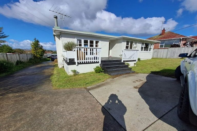 Photo of property in 57 Tiroroa Avenue, Te Atatu South, Auckland, 0610
