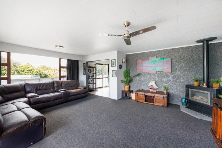 Photo of property in 16 Dunk Place, Milson, Palmerston North, 4414