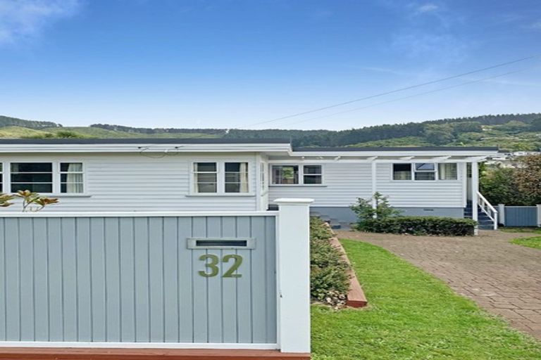Photo of property in 32 Ngatitoa Street, Tawa, Wellington, 5028
