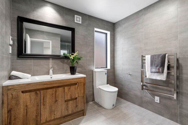 Photo of property in 47 Sunnyheights Road, Orewa, 0931