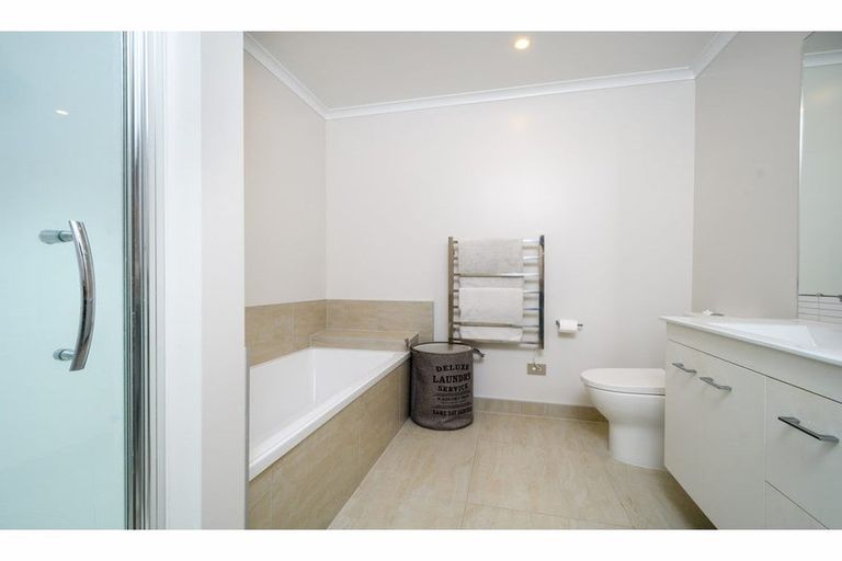 Photo of property in 12b Dida Park Drive, Kumeu, 0810