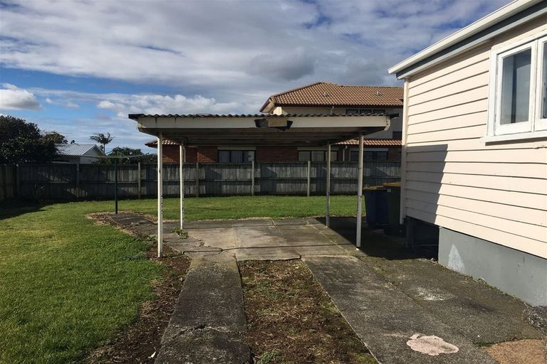 Photo of property in 51 Sturges Road, Henderson, Auckland, 0612