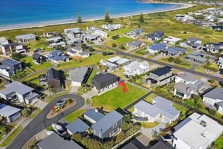 Photo of property in 14 Patiki Place, Omaha, 0986