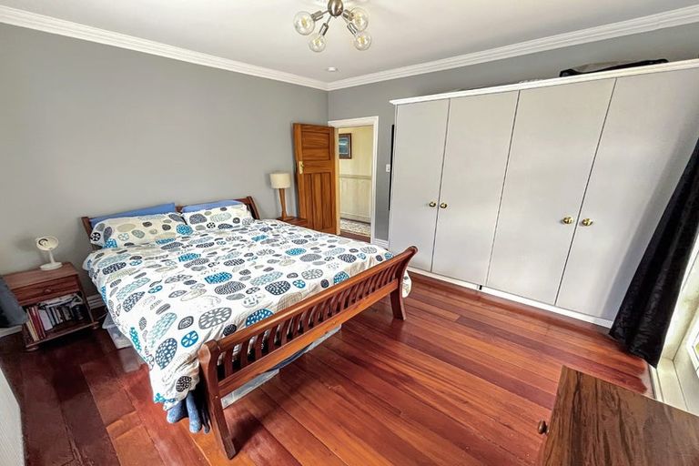 Photo of property in 43 Tauhinu Road, Miramar, Wellington, 6022