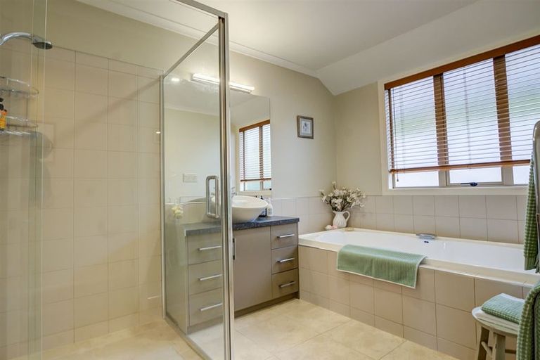 Photo of property in 14 The Peninsula, Huntington, Hamilton, 3210