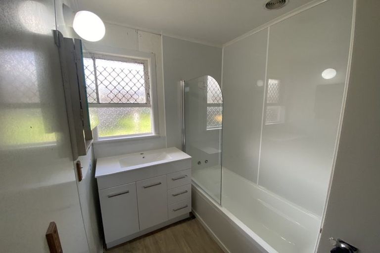 Photo of property in 3 Gainsborough Street, Manurewa, Auckland, 2102