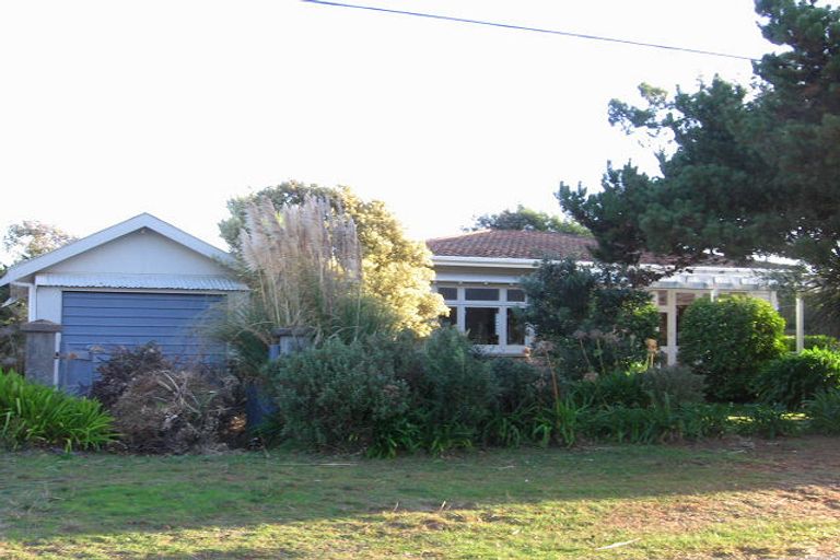 Photo of property in 20 Hemara Street, Waikanae Beach, Waikanae, 5036
