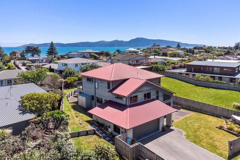 Photo of property in 15 Metzenthin Close, Raumati South, Paraparaumu, 5032