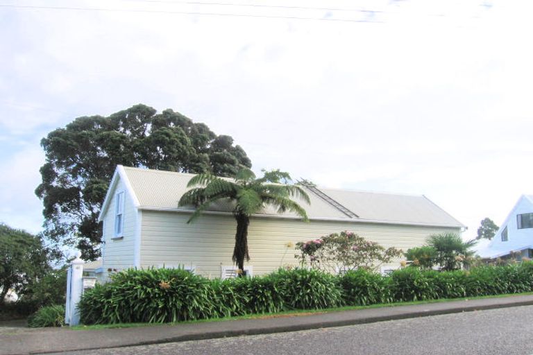 Photo of property in 48b Winara Avenue, Waikanae, 5036
