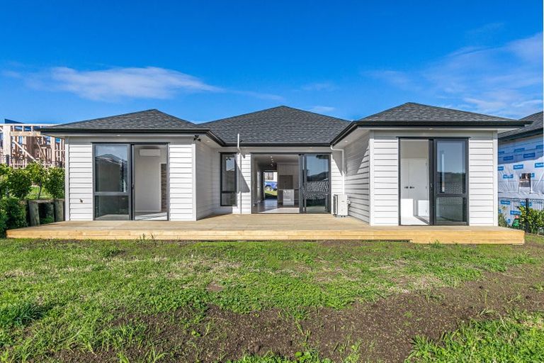 Photo of property in 16 Captain Rings Drive, Papakura, 2110