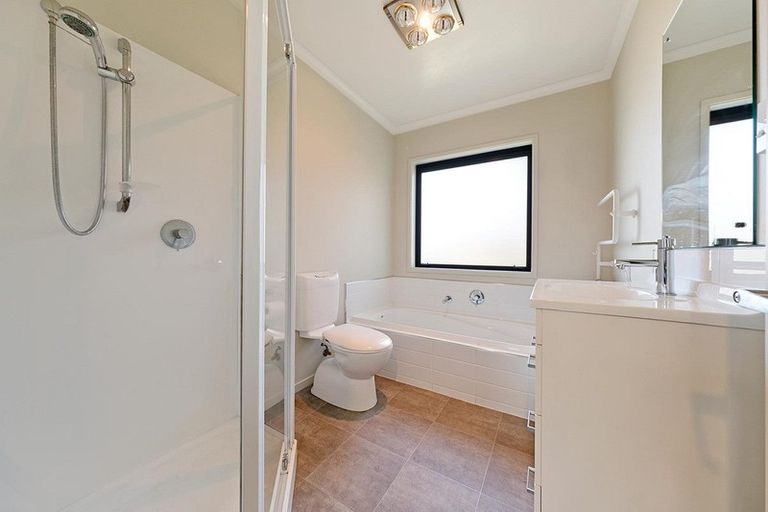 Photo of property in 66 Shillingford Boulevard, Rolleston, 7615