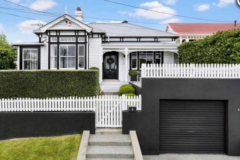 Photo of property in 18 Farm Road, Northland, Wellington, 6012