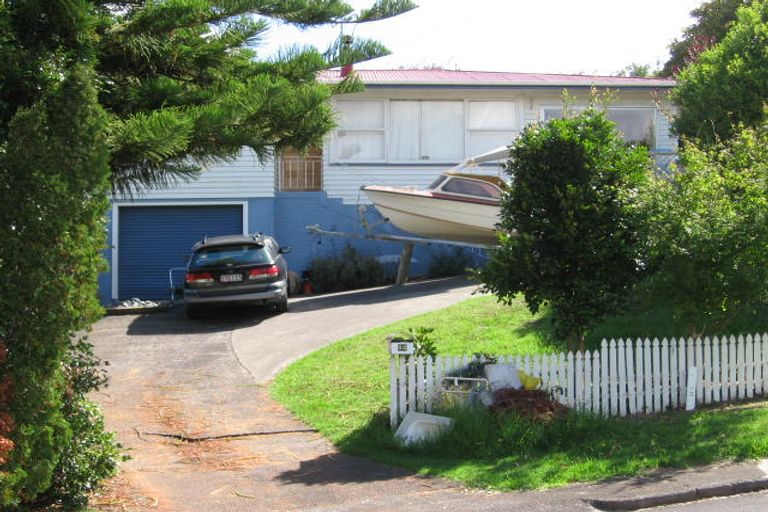 Photo of property in 22 Thuja Street, Green Bay, Auckland, 0604