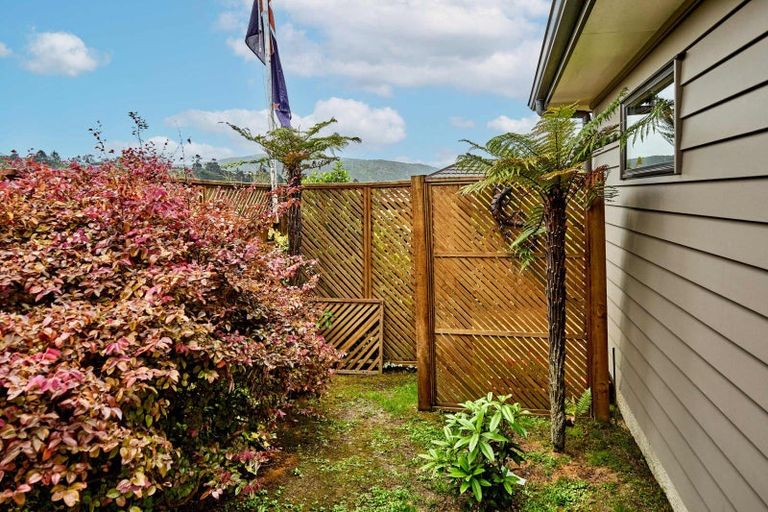 Photo of property in 38 Speldhurst Grove, Stokes Valley, Lower Hutt, 5019