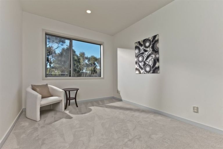 Photo of property in 120 San Valentino Drive, Henderson, Auckland, 0612