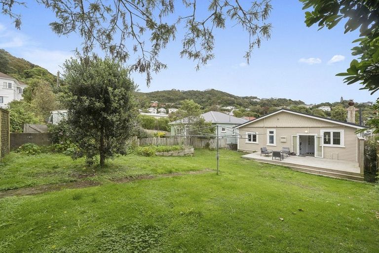 Photo of property in 21 Burrows Avenue, Karori, Wellington, 6012
