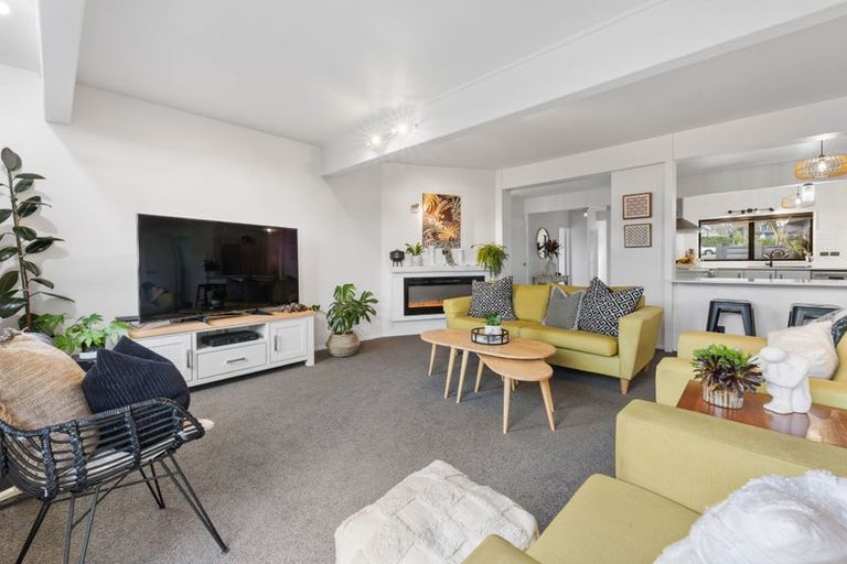 Photo of property in 32 Churchill Road, Cockle Bay, Auckland, 2014