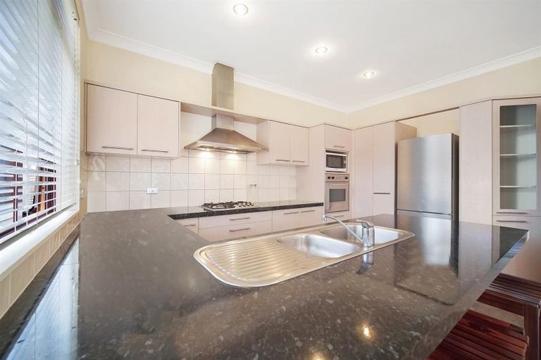 Photo of property in 32 Cairnsvale Rise, Manurewa, Auckland, 2105