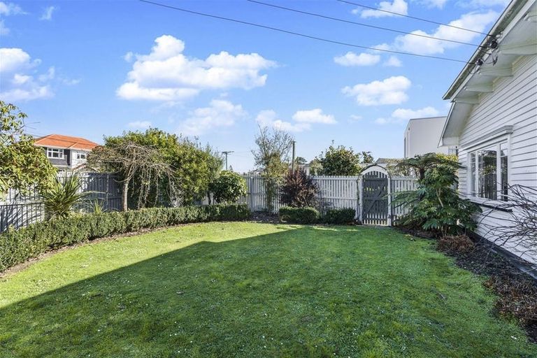 Photo of property in 15 Roa Road, Fendalton, Christchurch, 8041