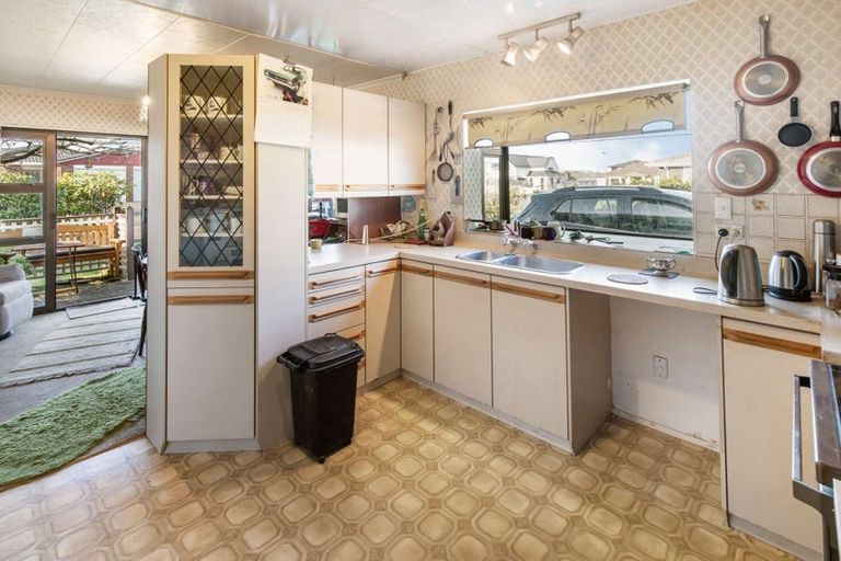 Photo of property in 12 Warwick Place, Springvale, Whanganui, 4501