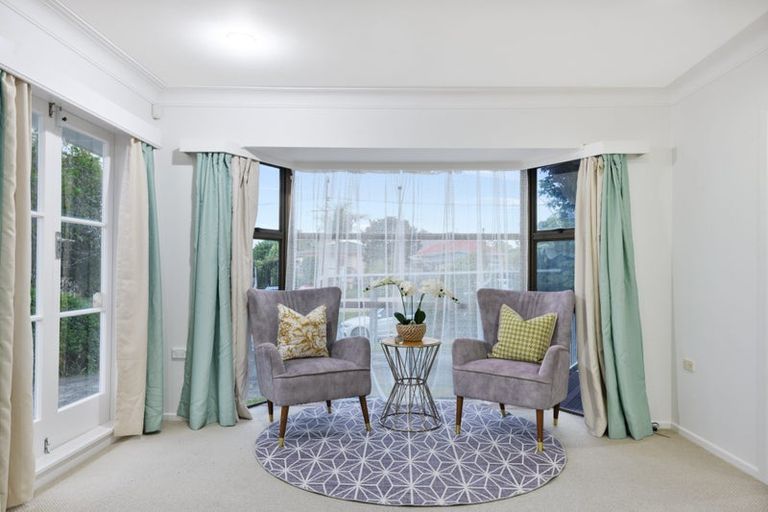 Photo of property in 22 Chilcott Road, Henderson, Auckland, 0612