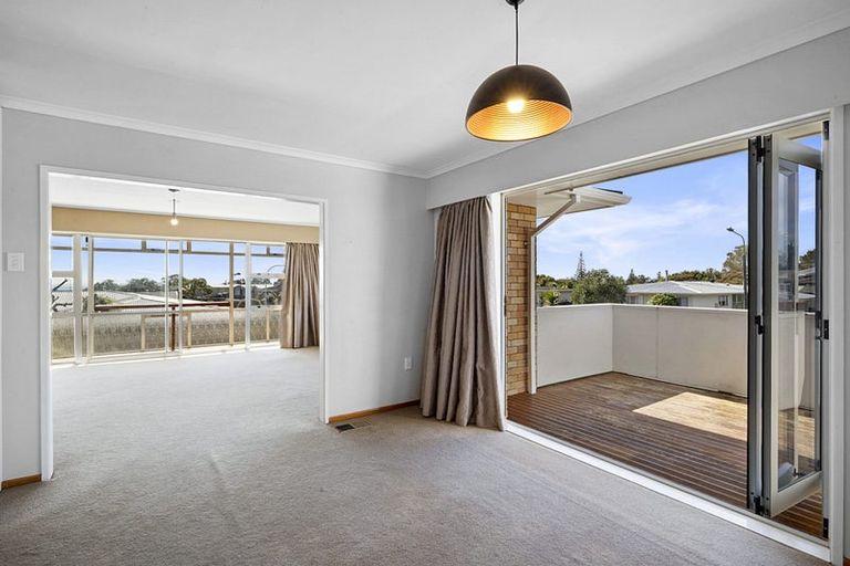 Photo of property in 44 Nevada Drive, Merrilands, New Plymouth, 4312