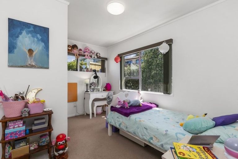Photo of property in 1/127 Stapleford Crescent, Browns Bay, Auckland, 0630
