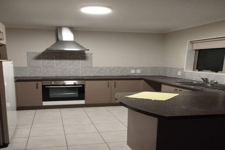 Photo of property in 28 Crossandra Drive, Mangere, Auckland, 2022