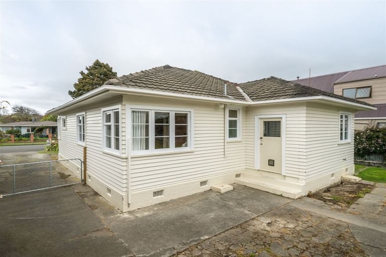 Photo of property in 12 Centennial Drive, Hokowhitu, Palmerston North, 4410