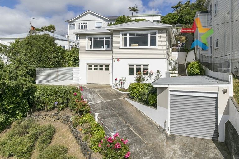 Photo of property in 12 Mertoun Terrace, Highbury, Wellington, 6012
