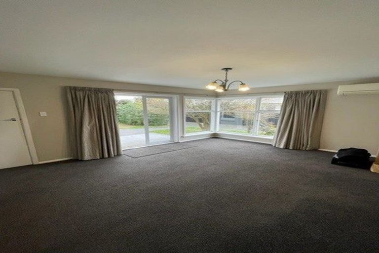 Photo of property in 32 Tintern Avenue, Avonhead, Christchurch, 8042