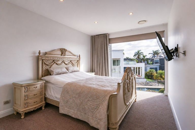 Photo of property in 28 Mansion Court, West Harbour, Auckland, 0618
