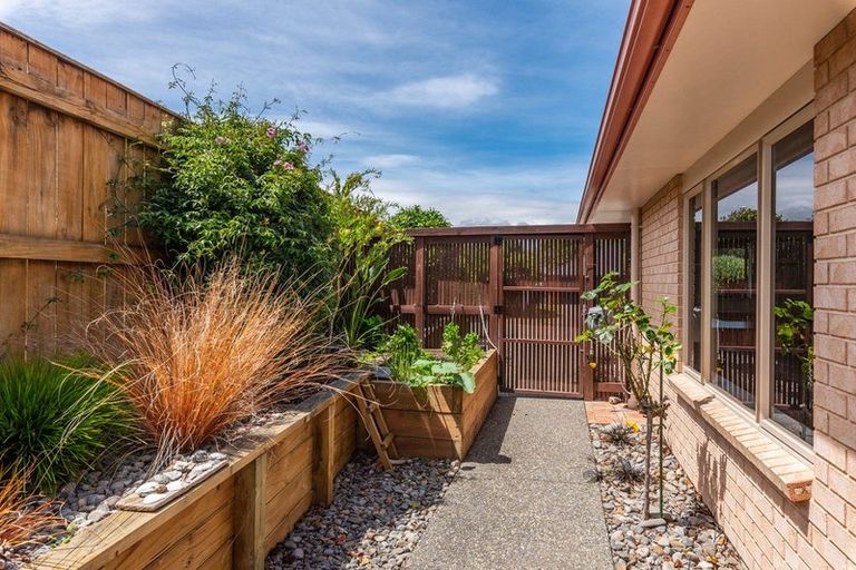 Photo of property in 8 Leanne Way, Waikanae Beach, Waikanae, 5036