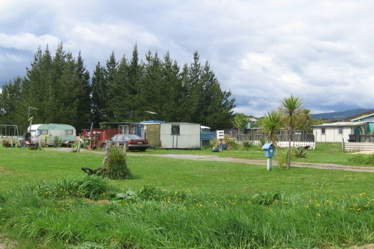 Photo of property in 7 Rangitaitaia Road, Mourea, Rotorua, 3074