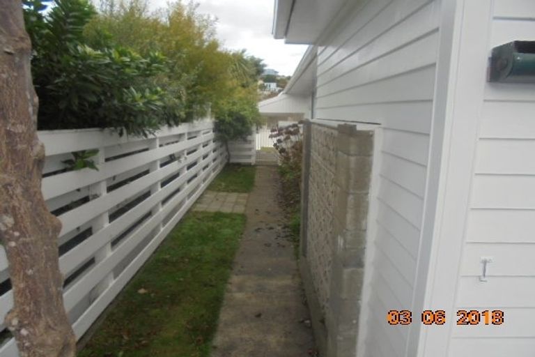 Photo of property in 16 Churton Drive, Churton Park, Wellington, 6037