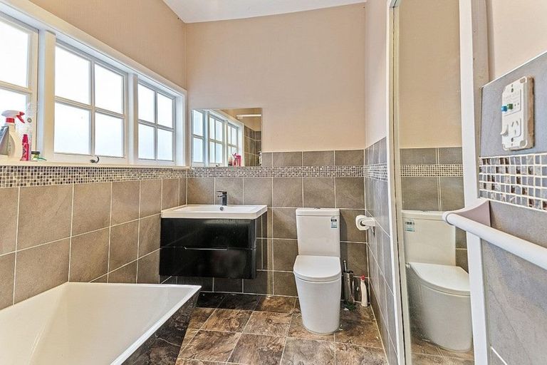 Photo of property in 16 Powell Crescent, Ilam, Christchurch, 8041