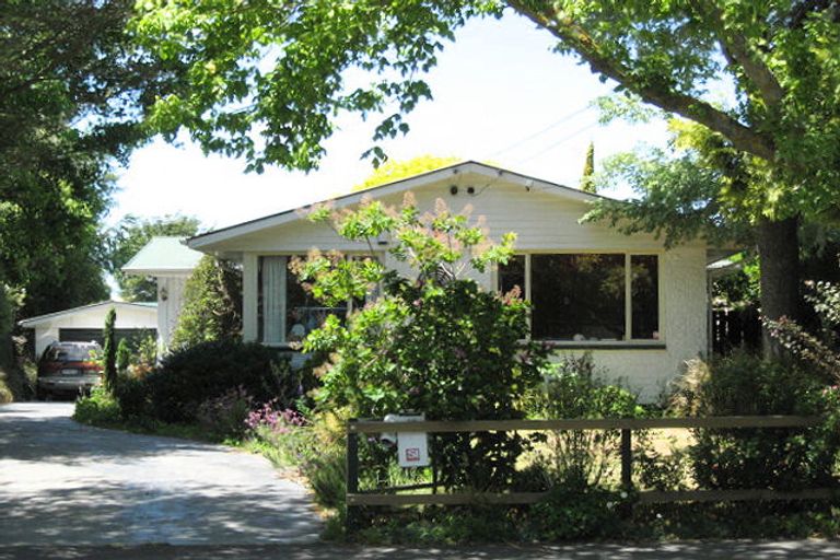 Photo of property in 16 Pinehurst Crescent, Russley, Christchurch, 8042