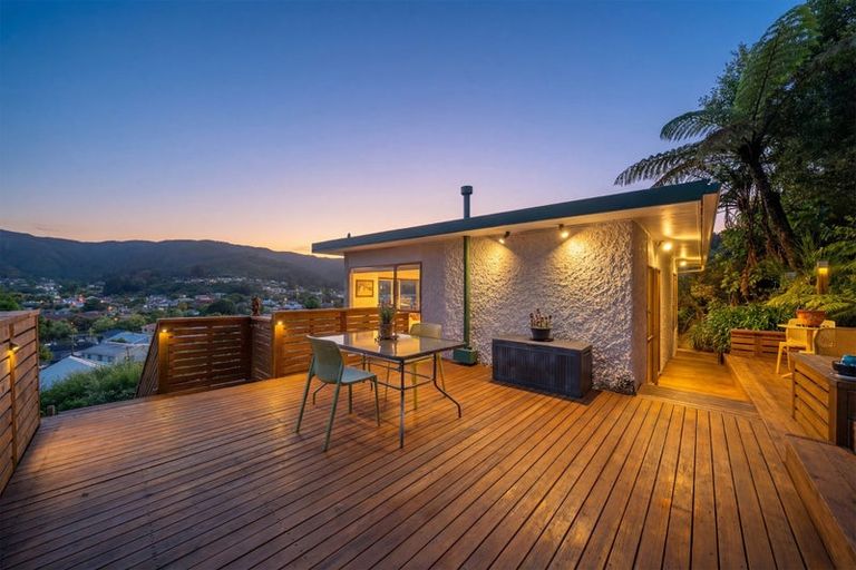 Photo of property in 11 Bogle Grove, Stokes Valley, Lower Hutt, 5019