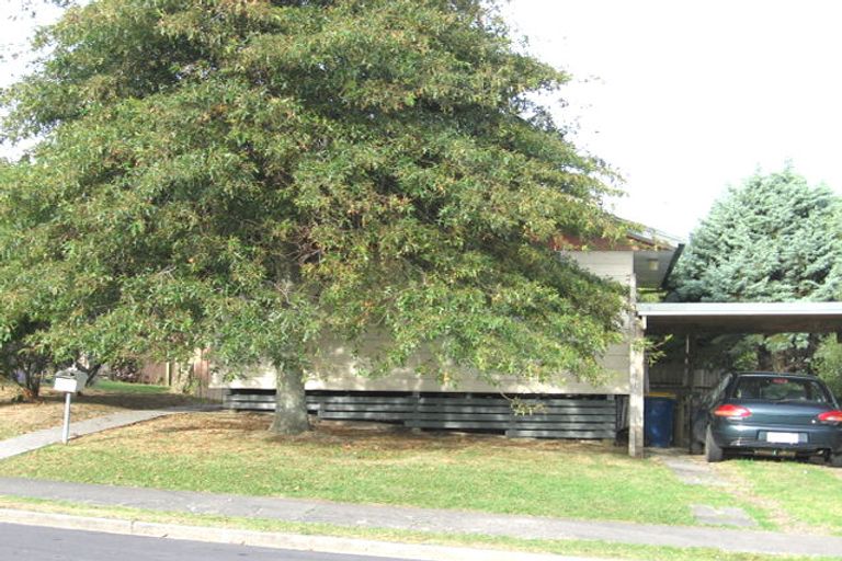 Photo of property in 26 Hueglow Rise, West Harbour, Auckland, 0618