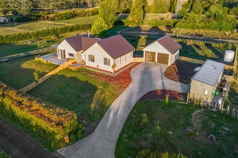 Photo of property in 34 Brookvale Lane, Taupaki, 0782