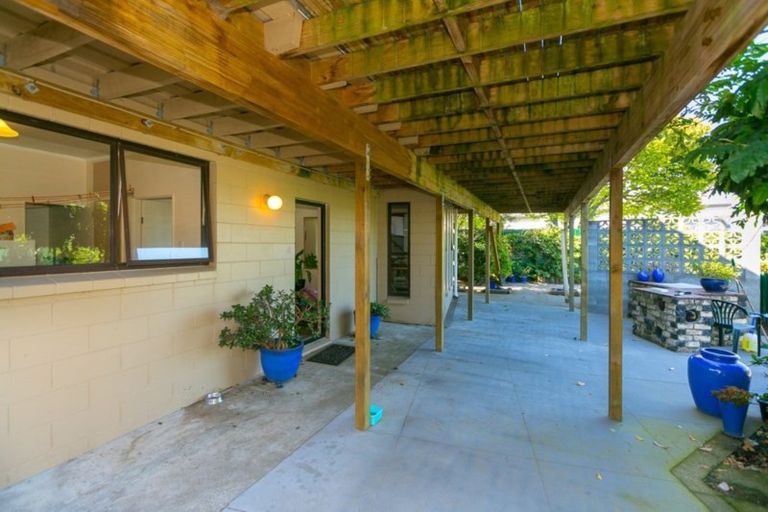 Photo of property in 86 Queens Road, Glen Avon, New Plymouth, 4312