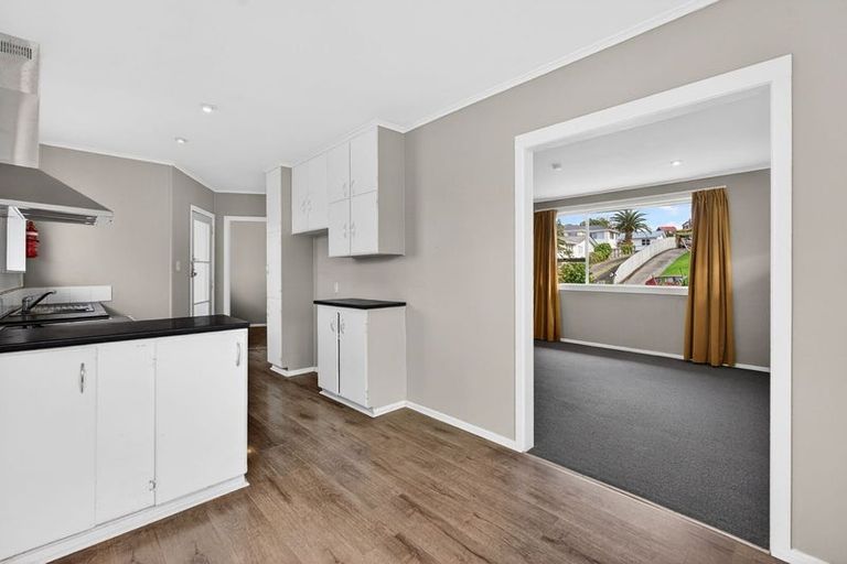 Photo of property in 37 Bruce Road, Glenfield, Auckland, 0629