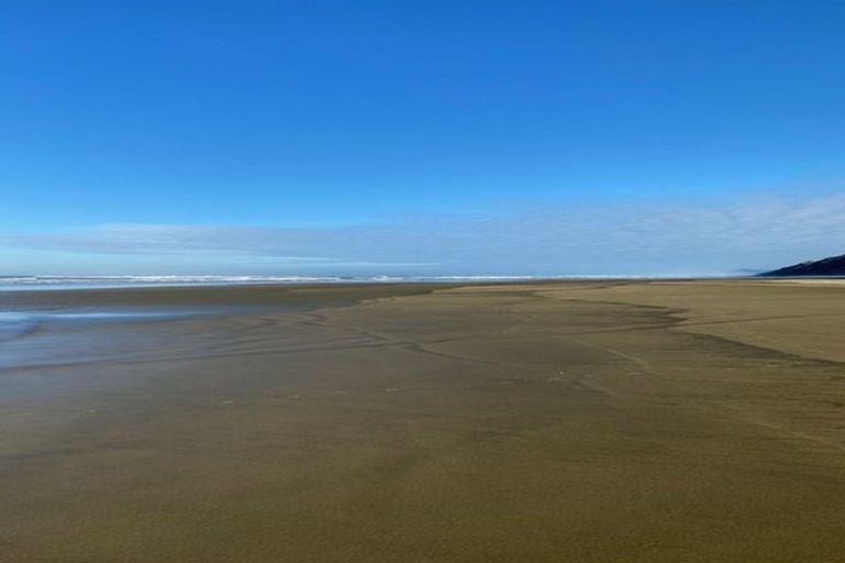 Photo of property in 286 Rehutai Road, Baylys Beach, Dargaville, 0377