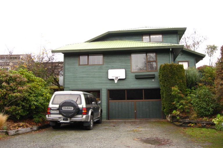 Photo of property in 2 Douglas Avenue, Arrowtown, 9302