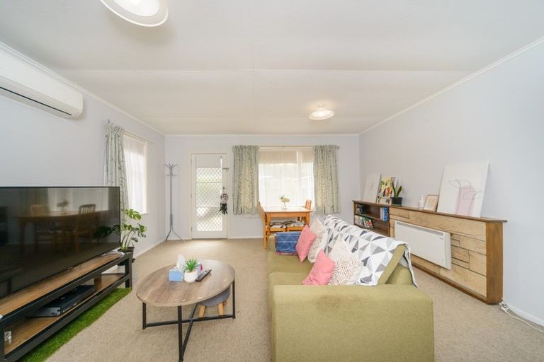 Photo of property in 2/360 College Street, West End, Palmerston North, 4410