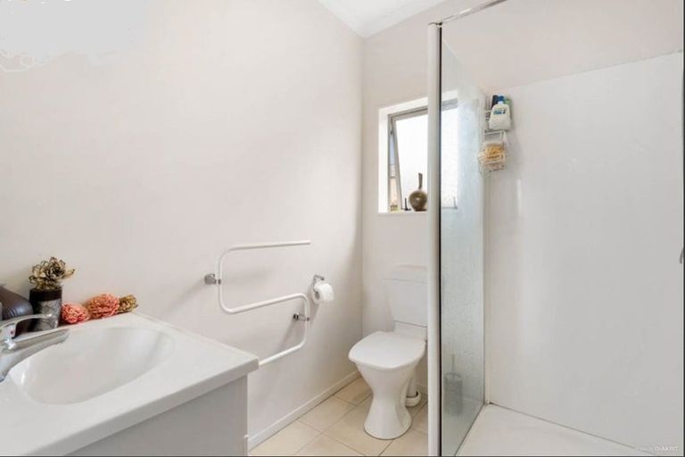 Photo of property in 14 Brashier Circle, Sunnyvale, Auckland, 0612