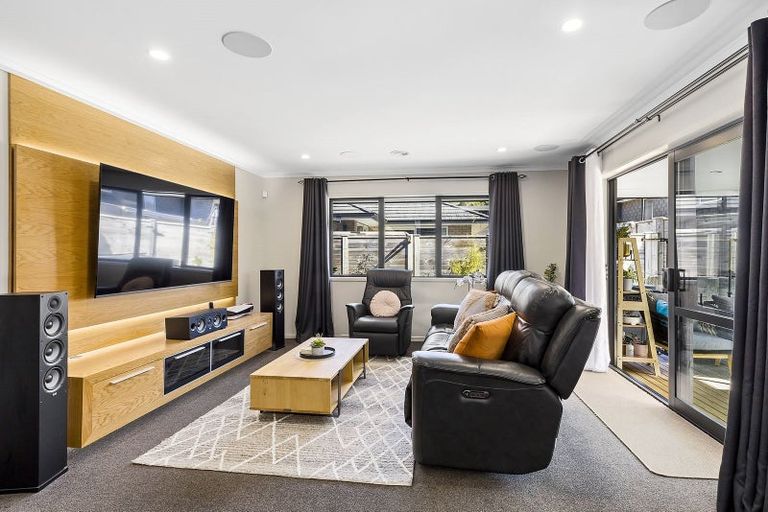 Photo of property in 14 Mooring Close, Whitby, Porirua, 5024