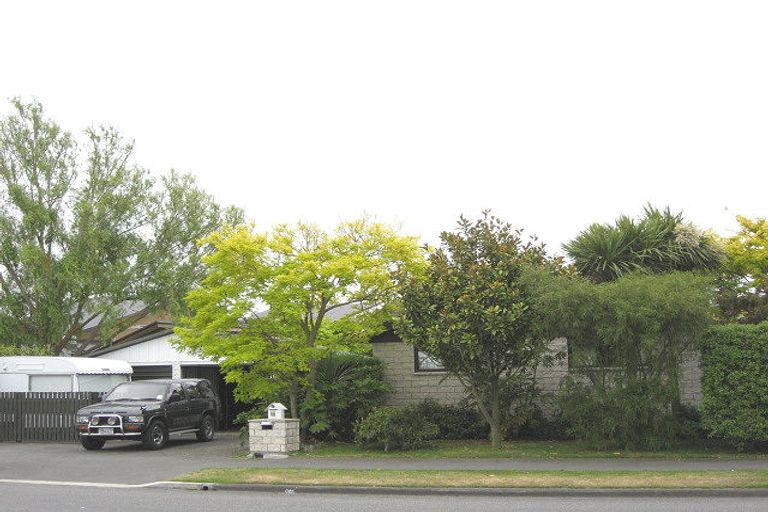 Photo of property in 44 Queenspark Drive, Parklands, Christchurch, 8083
