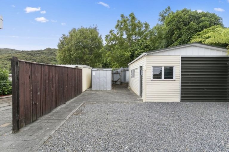 Photo of property in 21 Gardiner Grove, Wainuiomata, Lower Hutt, 5014