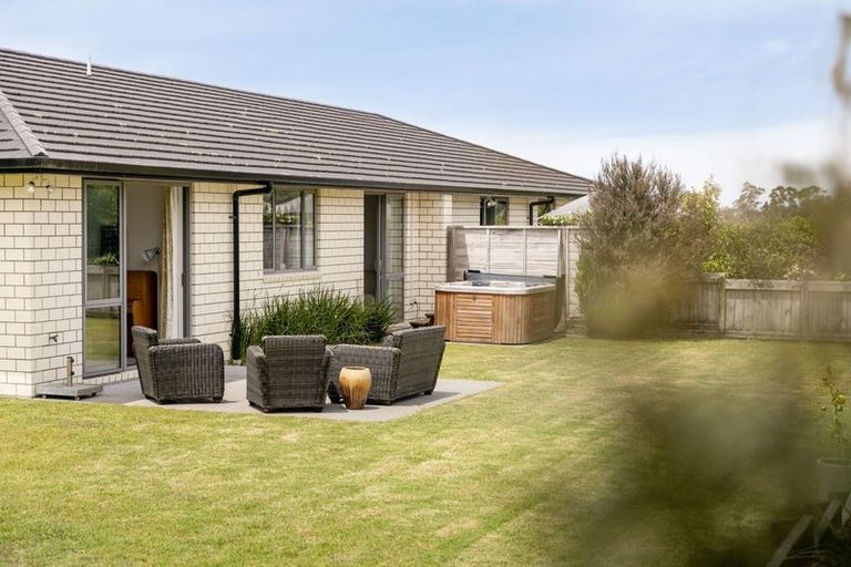 Photo of property in Waterview Estate, 8/4 Greystone Place, Omokoroa, 3114